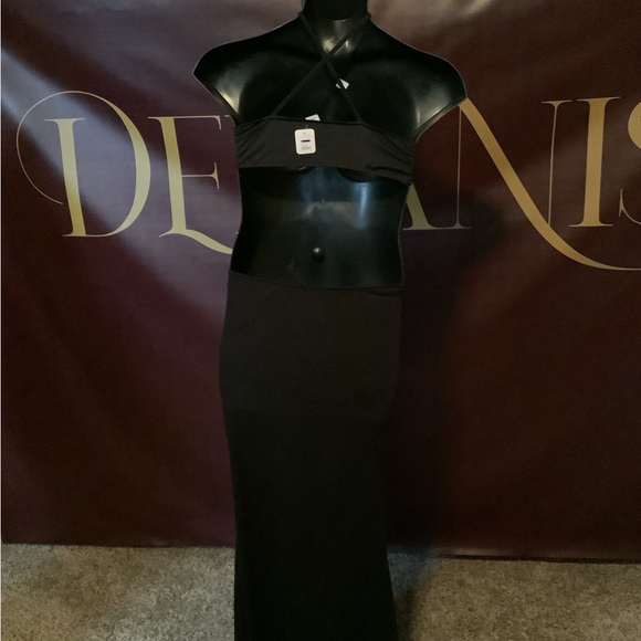 Simply Elegant Women's Black V-Neck Cutout Maxi Dress - Picture 7 of 9